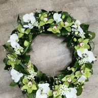 Florile si coroanele funerare - onoreaza memoria celor trecuti in nefiinta