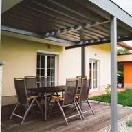 4 motive pentru care merita sa investesti in pergole retractabile vara aceasta