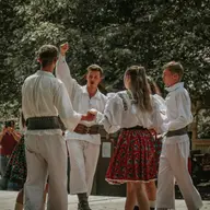 Călătorie în inima tradițiilor românești prin intermediul unor evenimente culturale inedite