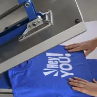 Cum sa personalizezi hainele angajatilor la munca