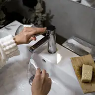 5 metode simple prin care poți reduce consumul de apă în baie