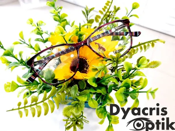 Dyacris Optik