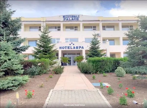 Palace Lake Hotel