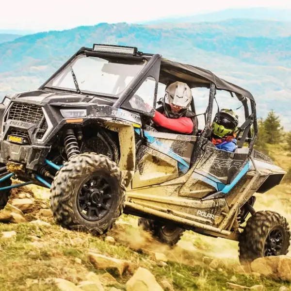 Bucură-te de aventura off-road cu un UTV!