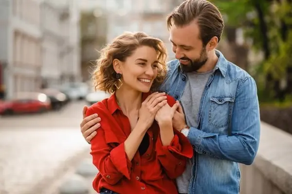 Cum să-ți surprinzi partenerul de la distanță? 3 idei inedite