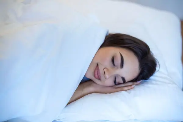Somnul regulat: de ce este esențial și cum îți creezi o rutină sănătoasă de odihnă