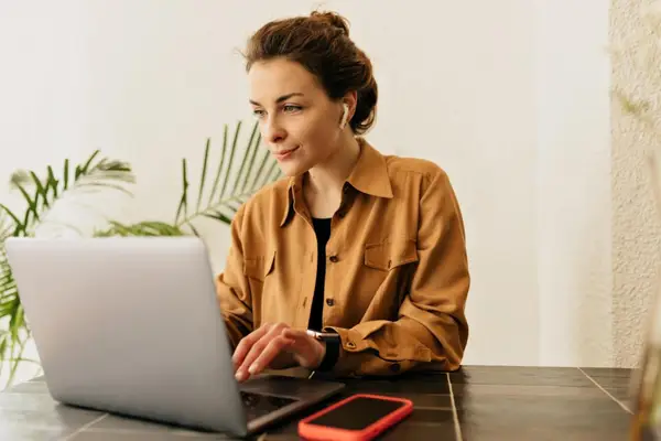 De ce tot mai mulți freelanceri își înființează PFA-ul direct cu SOLO
